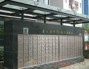 烤漆信報(bào)箱 現(xiàn)代住宅區(qū)中的一抹亮色與實(shí)用守護(hù)者